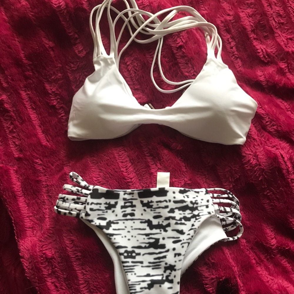 Strappy black and white Bikini!
